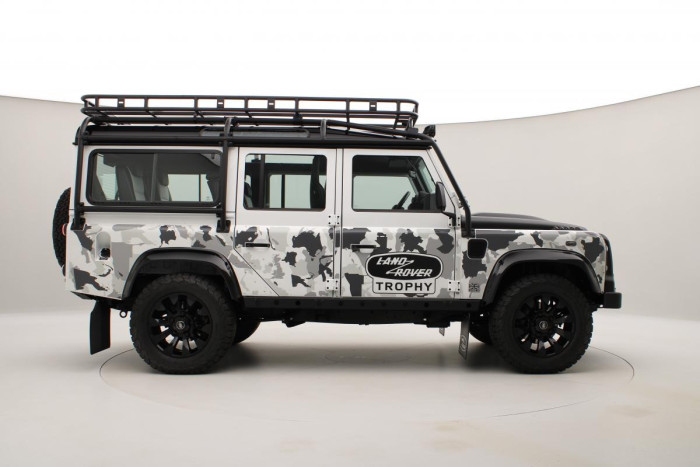 Land Rover Defender WORKS V8 TROPHY II 1 z 25 5.0 V8