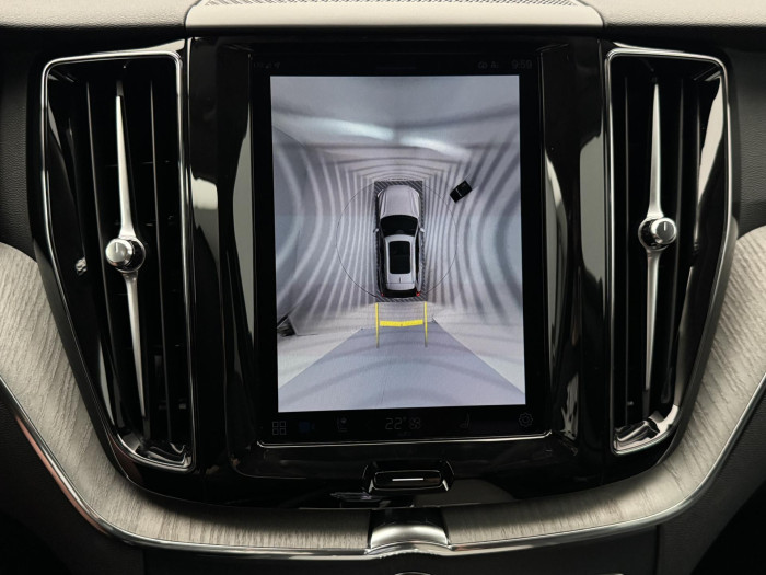 Volvo XC60 B5 AWD PLUS DARK AUT REZERVACE