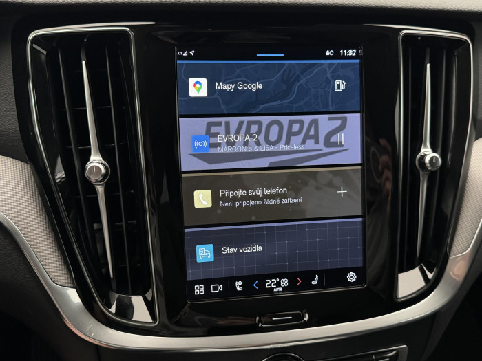 Volvo V60 B4 PLUS DARK 1.maj