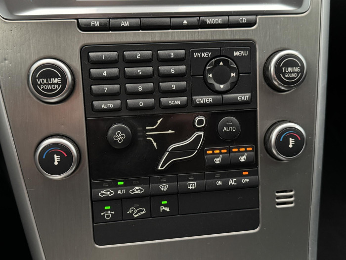 Volvo XC60 D5 AWD MOMENTUM AUT CZ 2.4 d Momentum