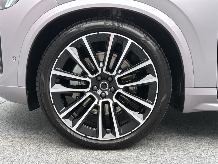 Volvo XC90 B5 AWD AUT DARK ULTRA 7 míst