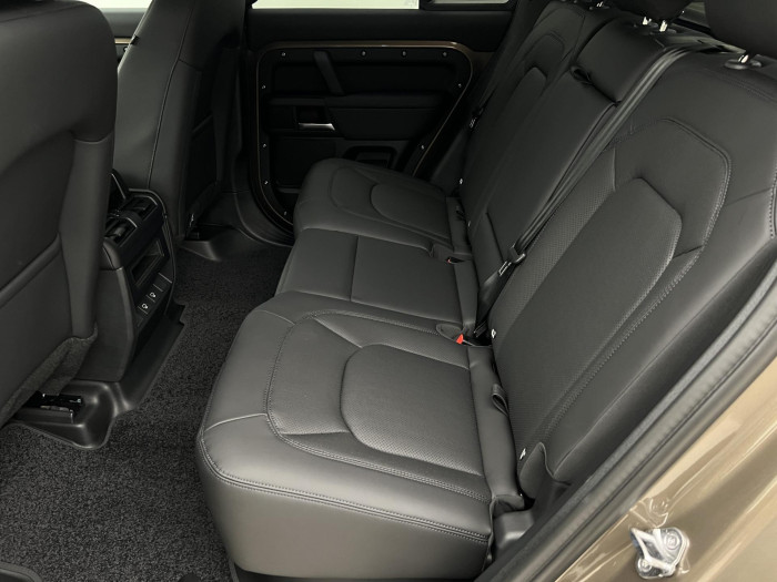 Land Rover Defender 110 D250 XDYNAMIC SE REZERVACE 3.0 d SE