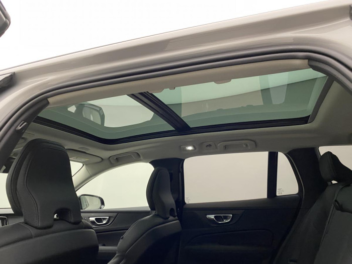 Volvo V60 B4 ULTIMATE DARK AUT REZERVACE