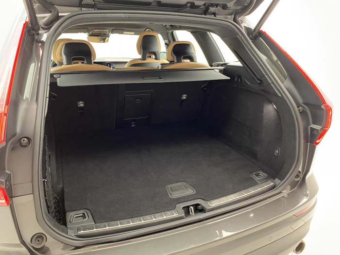 Volvo XC60 T5 AWD MOMENTUM AUT CZ 2.0 Momentum