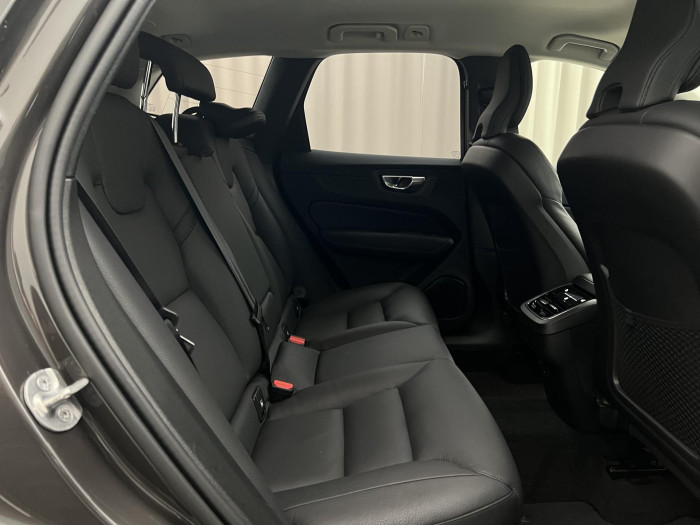 Volvo XC60 B4 AWD PLUS DARK AUT 1.maj.