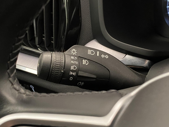 Volvo V60 B4 MOMENTUM PRO AUT REZERVACE 2.0 Momentum
