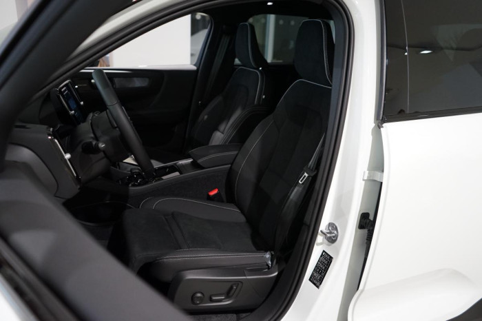 Volvo XC40 PURE ELECTRIC TWIN - Rezervace