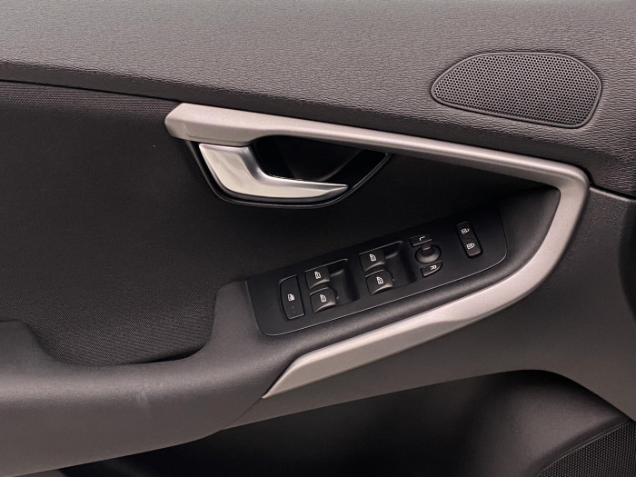 Volvo V40 T2 KINETIC CZ