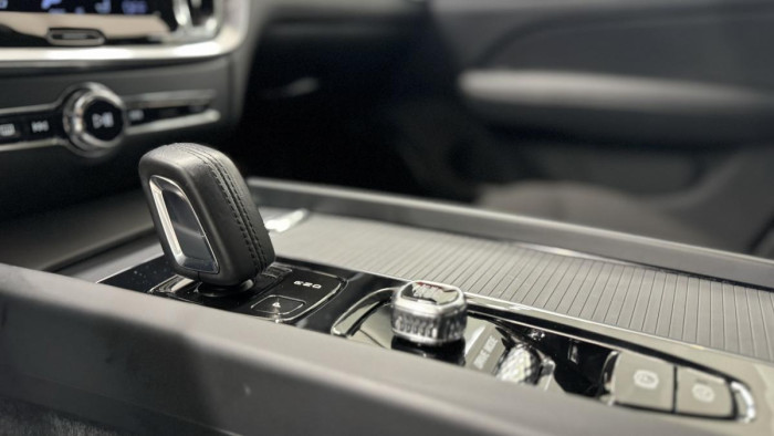Volvo V60 B4 MOMENTUM AUT REZERVACE 2.0 Momentum