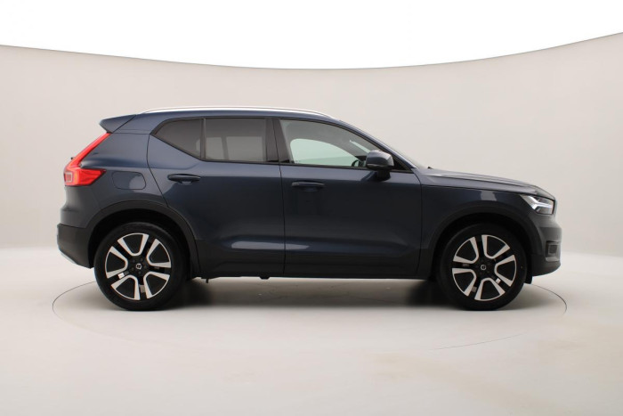 Volvo XC40 B4 MOMENTUM AUT REZERVACE 2.0 Momentum