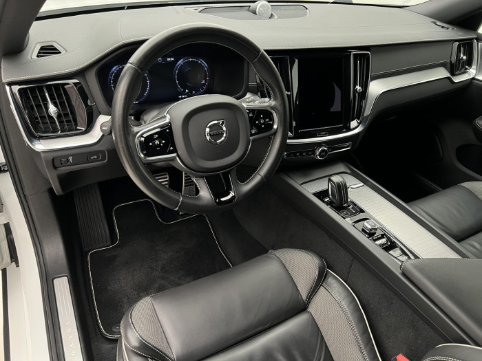 Volvo V60 B3 R-DESIGN AUT 1.maj.