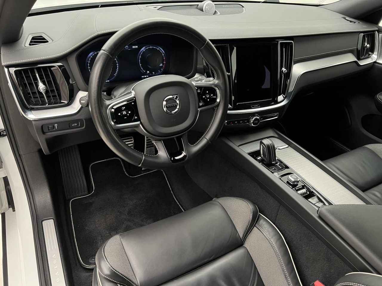 Volvo V60 B3 R-DESIGN AUT 1.maj.