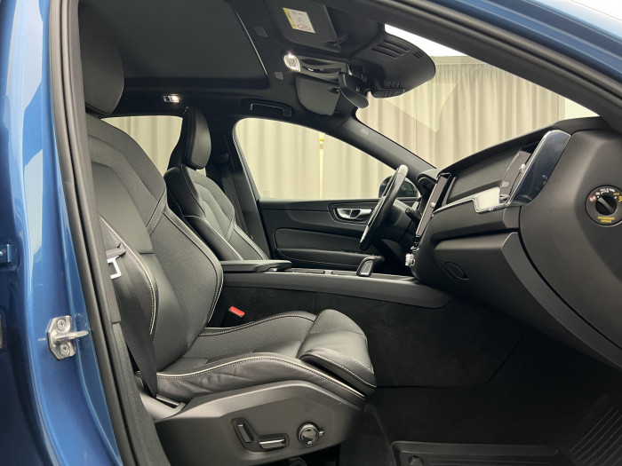 Volvo XC60 B4 AWD R-DESIGN AUT