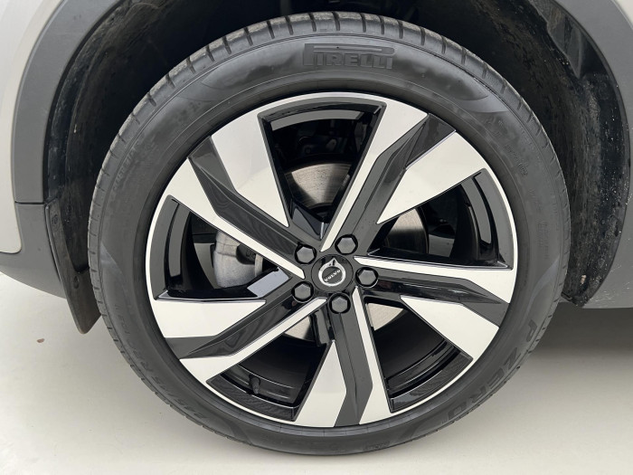 Volvo XC40 B3 ULTRA DARK AUT CZ 1.maj.