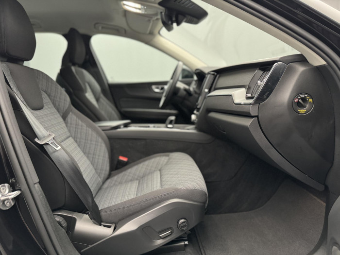 Volvo XC60 B4 AWD CORE CZ 1. maj