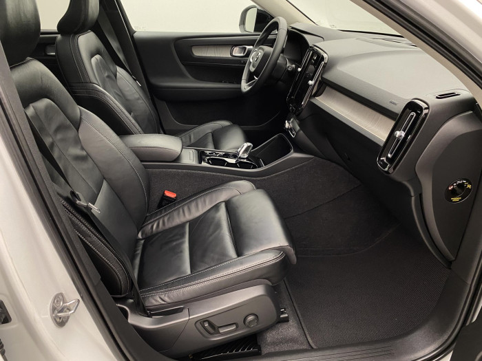 Volvo XC40 B4 AWD DARK ULTRA AUT CZ