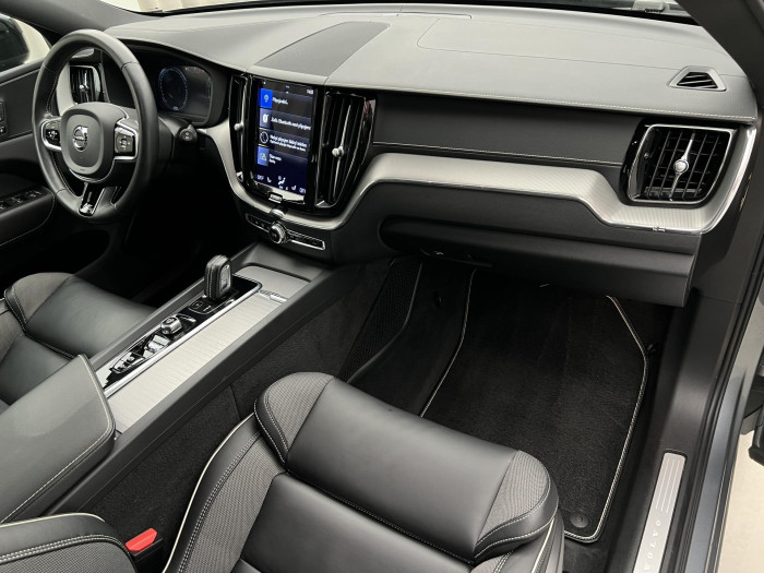 Volvo XC60 B4 R-DESIGN AUT