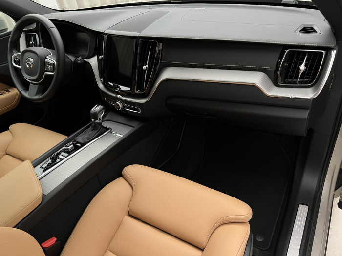 Volvo XC60 T5 AWD INSCRIPTION AUT CZ