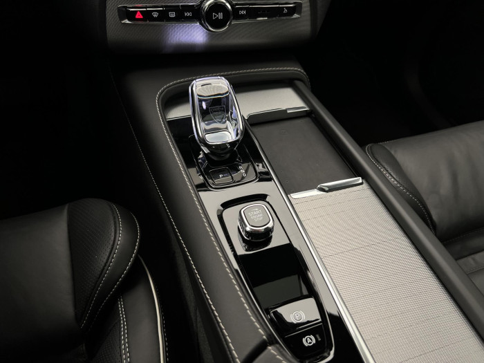 Volvo XC90 B5 AWD ULTIMATE DARK 7MÍSTNÁ