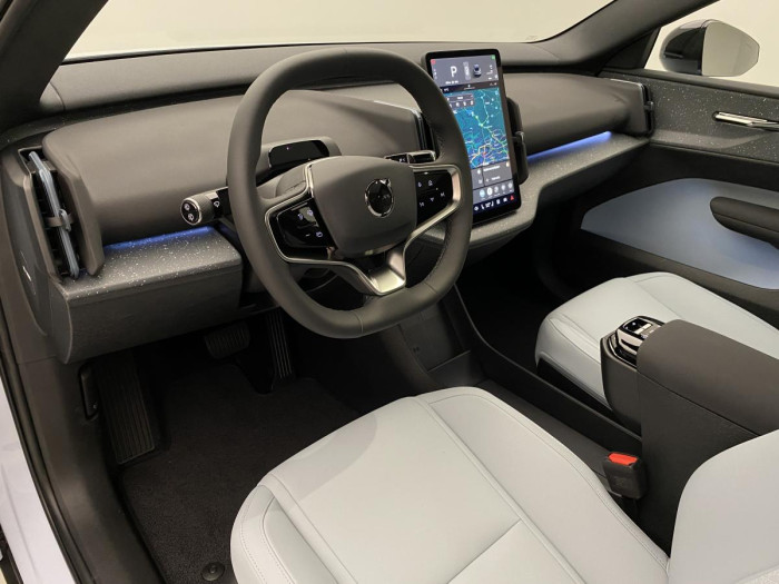 Volvo EX30 PURE ELECTRIC TWIN AWD ULTRA