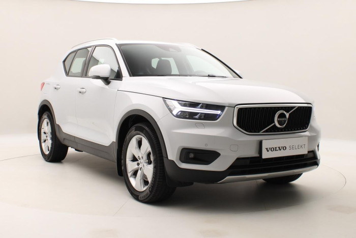 Volvo XC40 B4 MOMENTUM AUT REZERVACE 2.0 Momentum