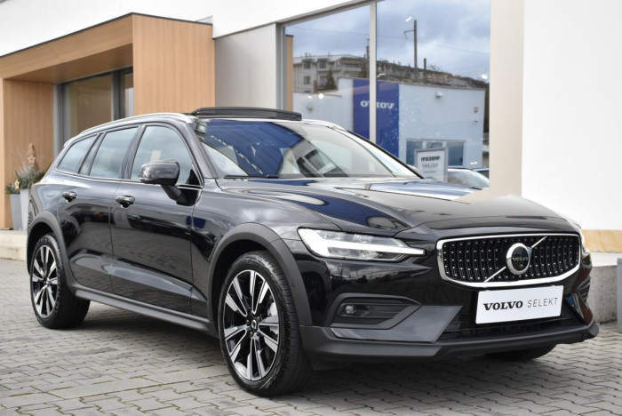 Volvo V60 CC B5 AWD ULTIMATE REZERVACE 2.0 CC CC