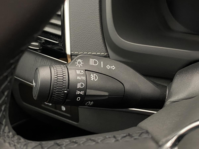 Volvo XC90 T8 AWD ULTIMATE DARK REZERVACE