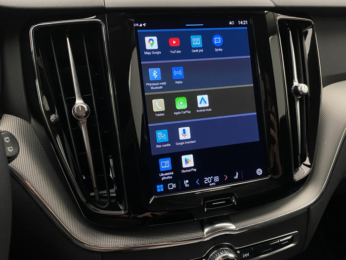 Volvo XC60 B4 AWD PLUS DARK REZERVACE