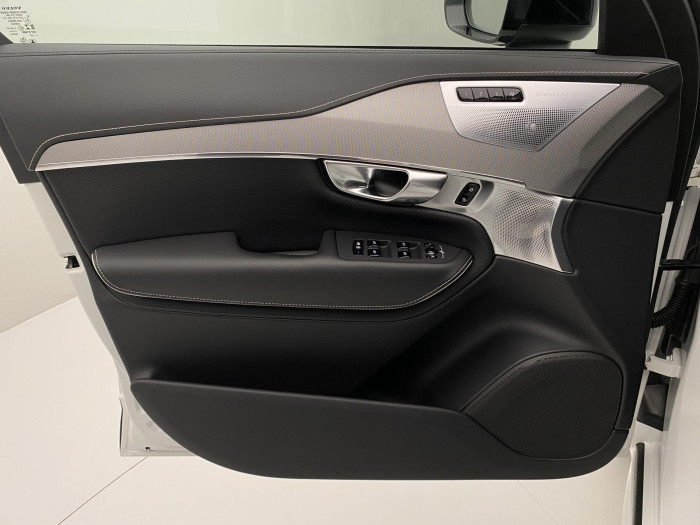 Volvo XC90 B6 AWD R-DESIGN REZERVACE