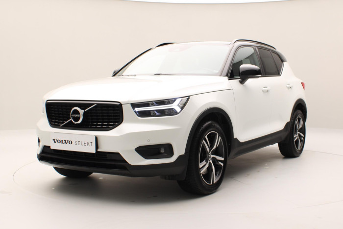 Volvo XC40 T4 AWD R-DESIGN REZERVACE