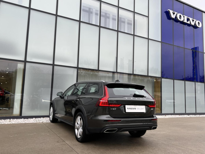 Volvo V60 CROSS COUNTRY B4 AWD REZERVACE