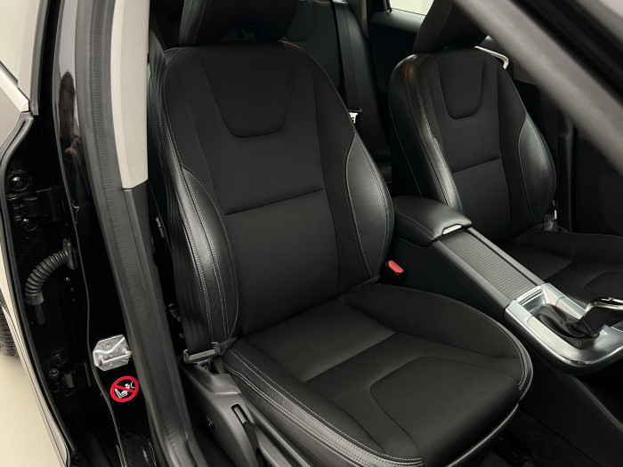 Volvo XC60 D4 AWD MOMENTUM AUT CZ 2.4 d Momentum