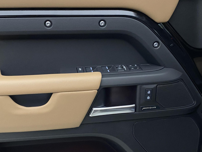 Land Rover Defender 110 D300 X-DYNAMIC HSE AWD AUT 3.0 d Dynamic