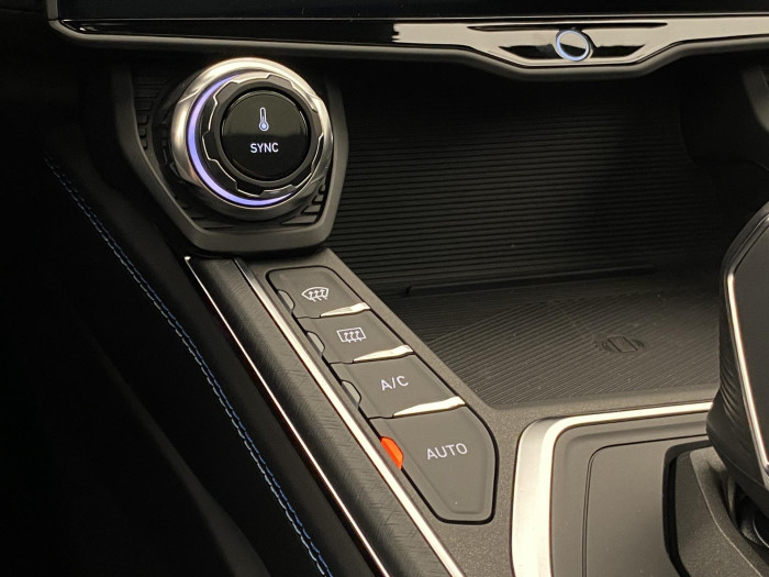 Lynk & Co 01 PHEV DCT AUT 1.maj REZERVACE