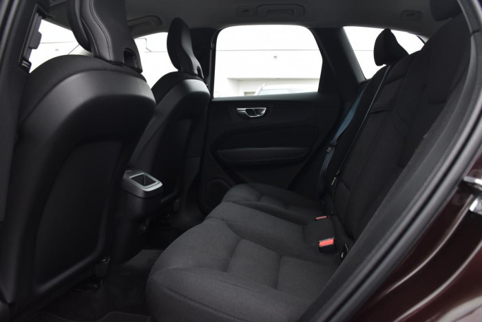 Volvo XC60 B4 AWD MOMENTUM REZERVACE 2.0 Momentum