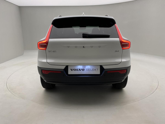 Volvo XC40 B4 PLUS DARK AUT REZERVACE