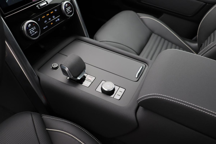 Land Rover Discovery D250 R-DYNAMIC SE REZERVACE 3.0 d Dynamic SE