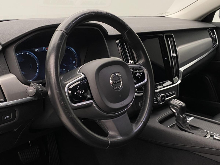 Volvo V90 CC D5 AWD MOMENTUM REZERVACE 2.0 d CC CC Momentum
