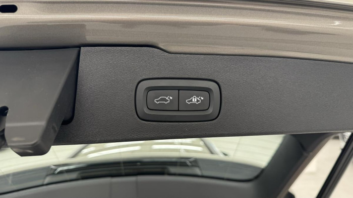 Volvo V60 B4 MOMENTUM AUT REZERVACE 2.0 Momentum