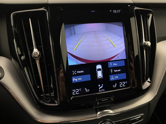 Volvo XC60 B4 AWD R-DESIGN AUT REZERVACE