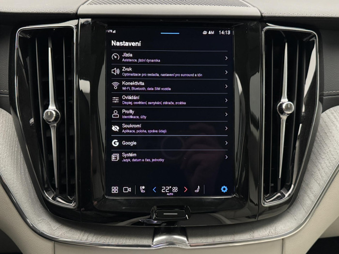 Volvo XC60 B5 AWD DARK ULTRA REZERVACE