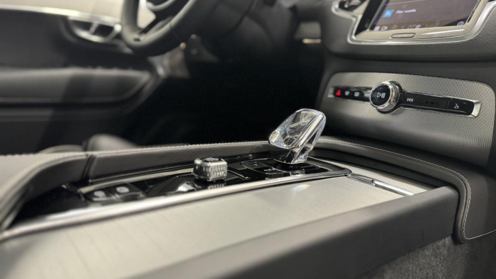 Volvo XC90 B5 AWD ULTIMATE DARK REZERVACE