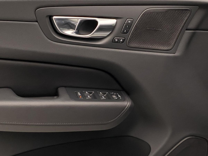 Volvo XC60 B4 AWD PLUS DARK REZERVACE 2.0 Plus