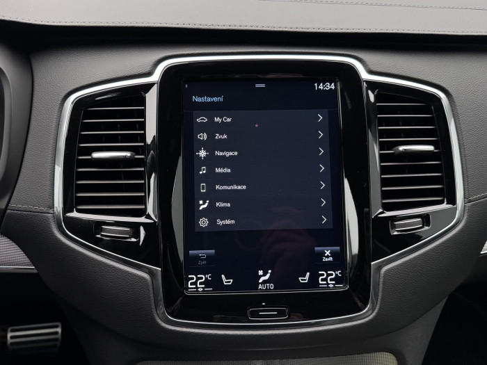 Volvo XC90 B5 AWD R-DESIGN REZERVACE