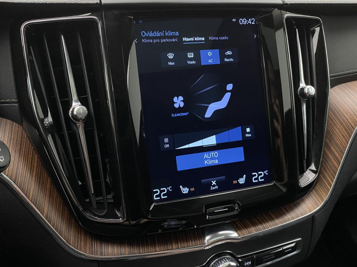 Volvo XC60 B4 AWD INSCRIPTION REZERVACE