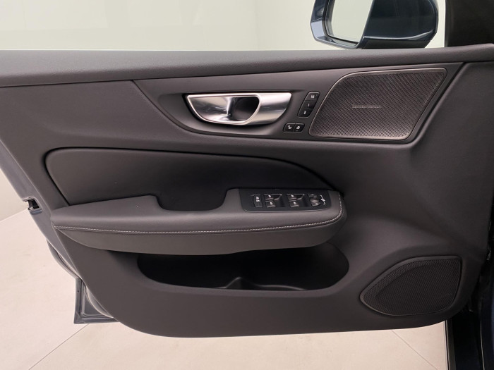 Volvo V60 T8 AWD PLUG-IN BRIGHT ULTRA CZ