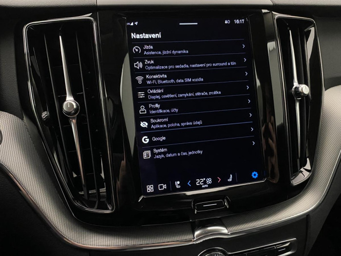 Volvo XC60 B4 AWD PLUS BRIGHT REZERVACE 2.0 Plus