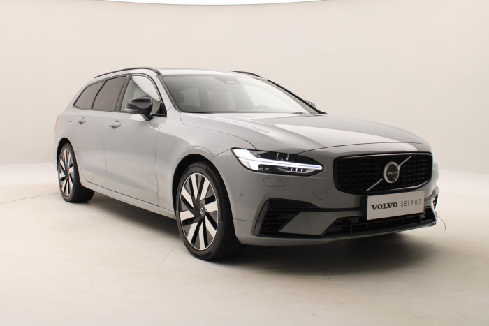 Volvo V90 T8 AWD ULTIMATE REZERVACE