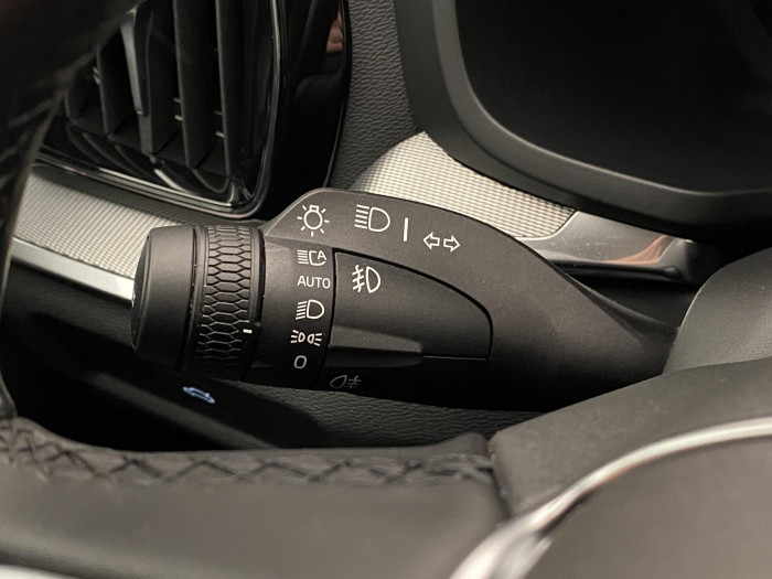 Volvo V60 B4 R-DESIGN AUT CZ