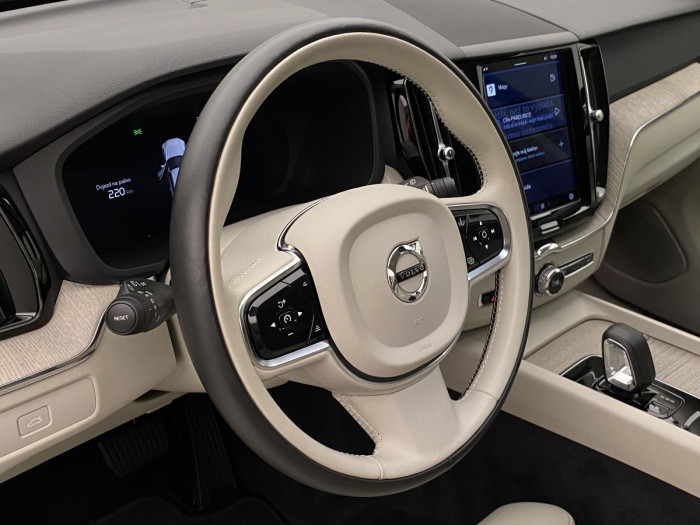 Volvo XC60 B4 CORE AUT CZ REZERVACE